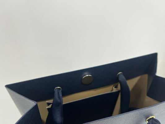 見せない美しさまで、紙袋に。